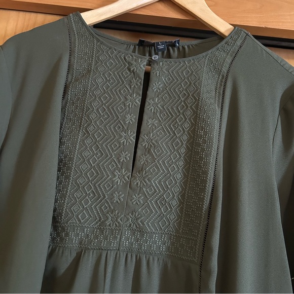 Green Banana Republic Blouse - Picture 3 of 3